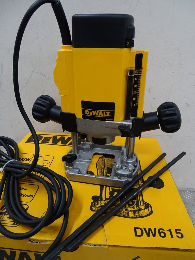 Frezarka górnowrzecionowa DeWalt DW615