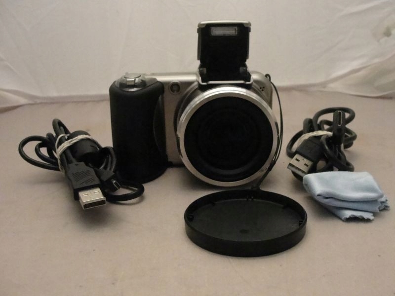 APARAT OLYMPUS SP 600 UZ 12MPX + TORBA + KABEL