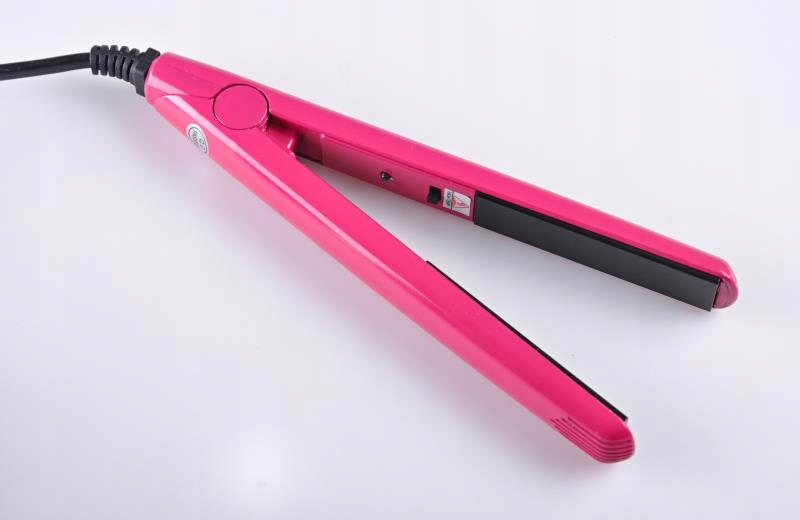 MINI PROSTOWNICA DO WŁOSÓW W PODRÓŻ Z ETUI