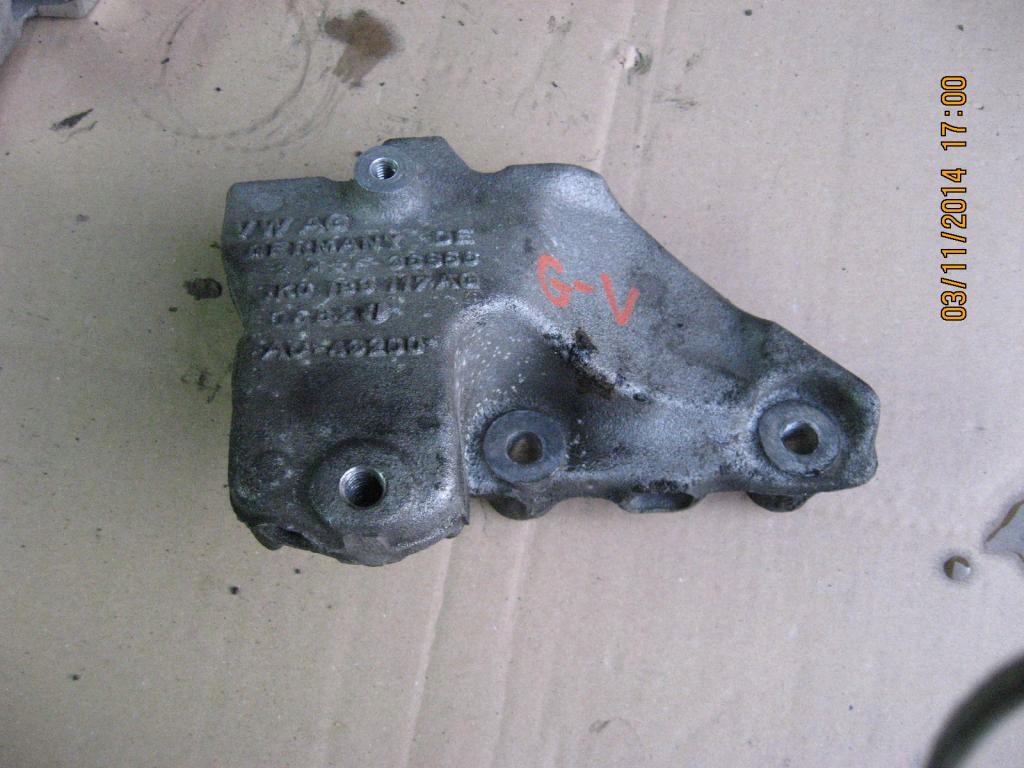VW GOLF V 1.9 ŁAPA WSPORNIK SKRZYNI 1K0199117AG