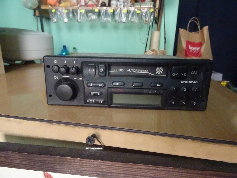 Stare radio samochodowe Grundig PRL