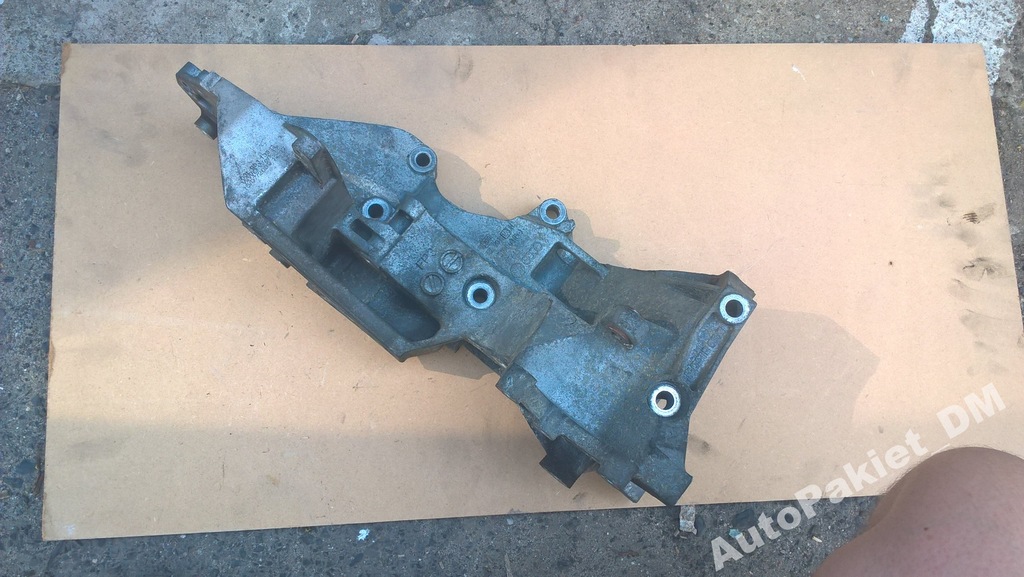 03L903143H Audi VW Skoda Łapa podstawa mocowanie