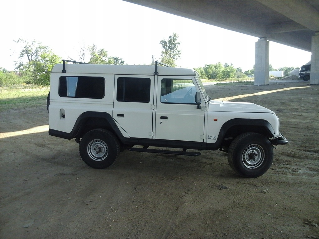 Land rover p10