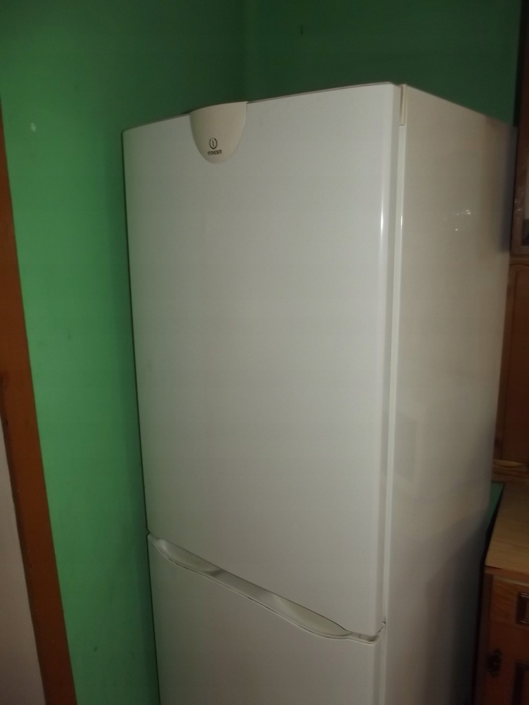 Lodówka, Chłodziarko-zamrażarka INDESIT CM01X