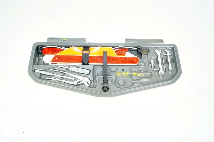 BMW E38 728 SCHOWEK TRÓJKĄT KLUCZE KOMPLET