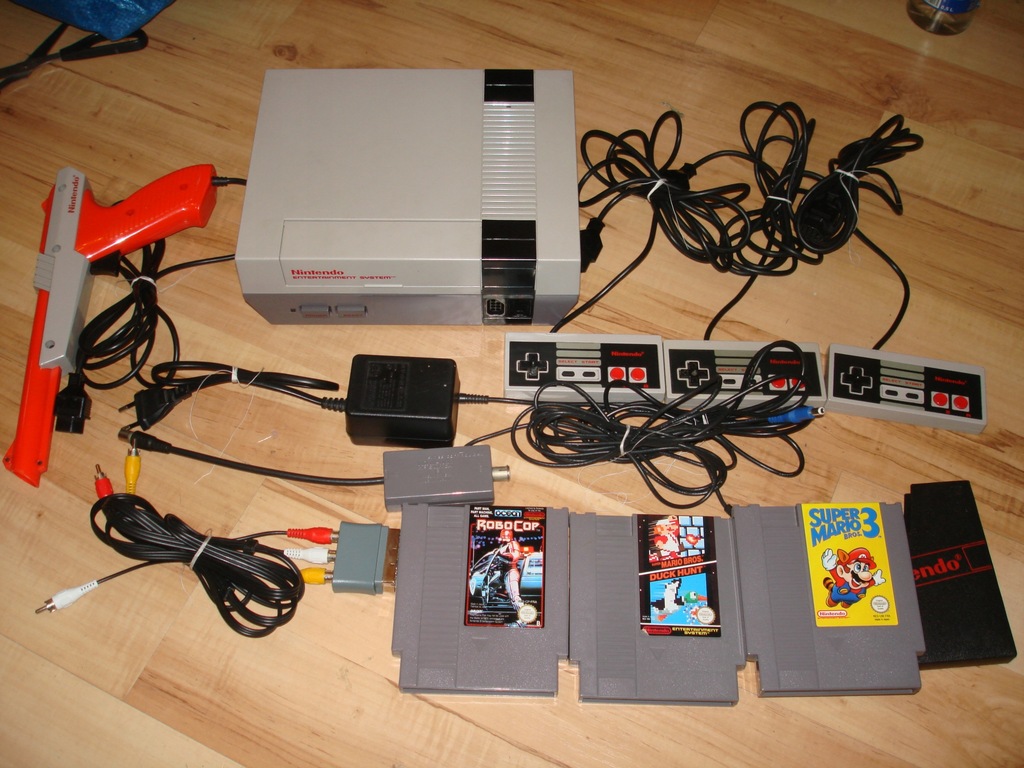 Nintendo NES piękne + akcesoria Zapper + gry