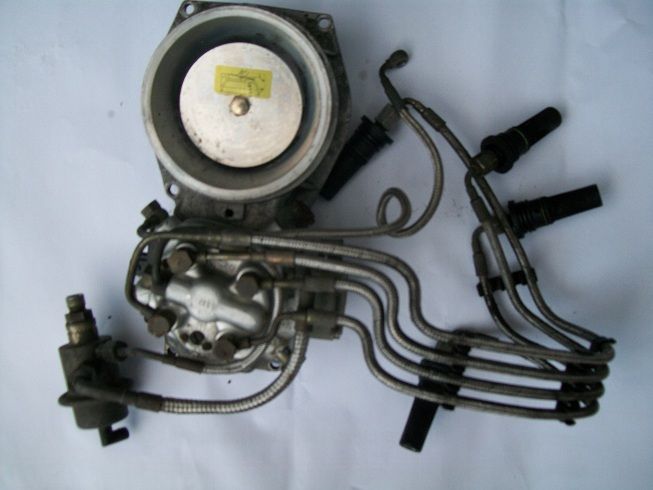 ROZDZIELACZ WTRYSKU PALIWA AUDI 80 B3, B4  1,8 b