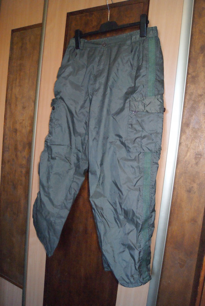 Nylonowe spodnie zielone M/L