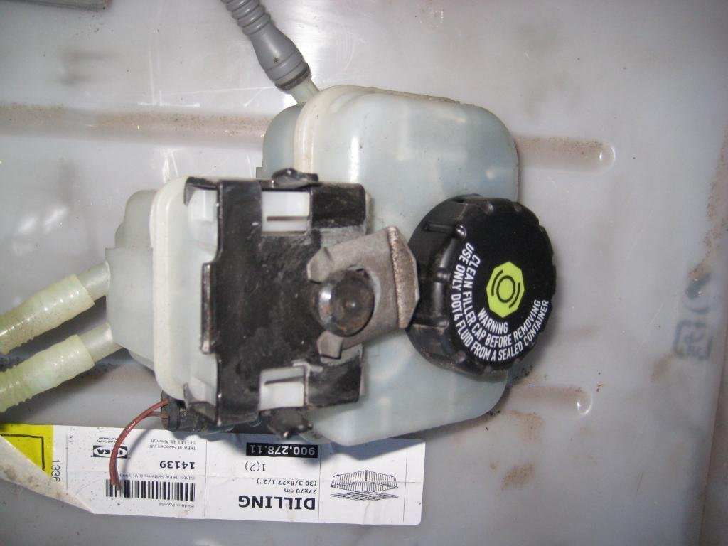 Opel Meriva A 1.6 16v. Zbiornik płynu hamulcowego.