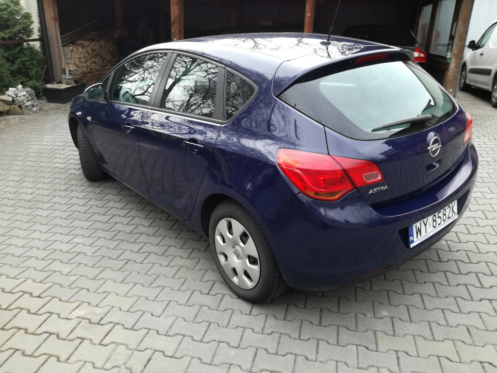 Opel astra salon