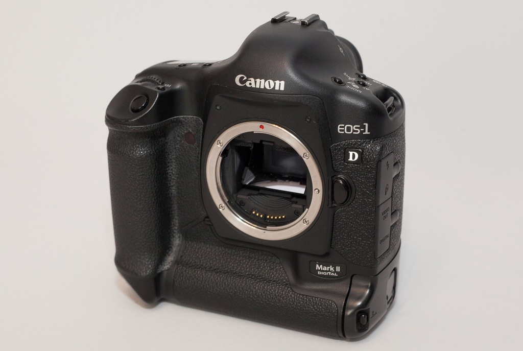 Canon EOS 1 D MARK II [BODY ] SUPER  STAN