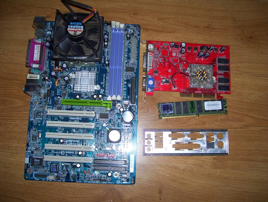 GIGABYTE 7VT600P-RZ AMD SEMPRON karta graficzna