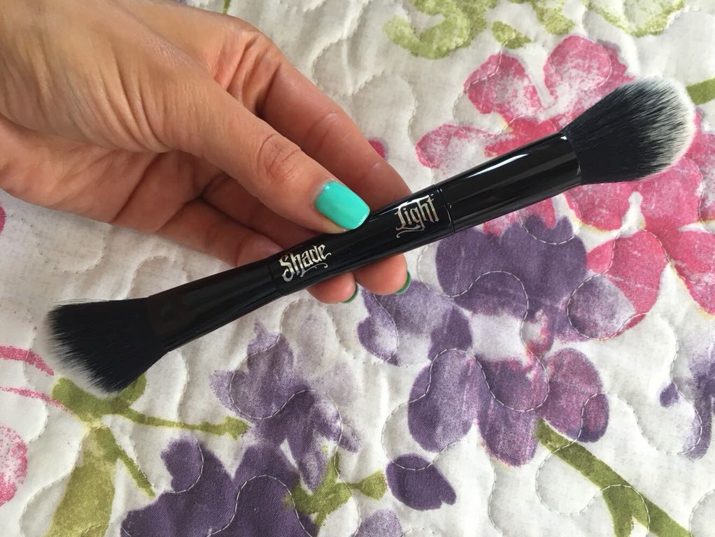 KAT VON D SHADE+LIGHT CONTOUR BRUSH PĘDZEL W ETUI 7328170031