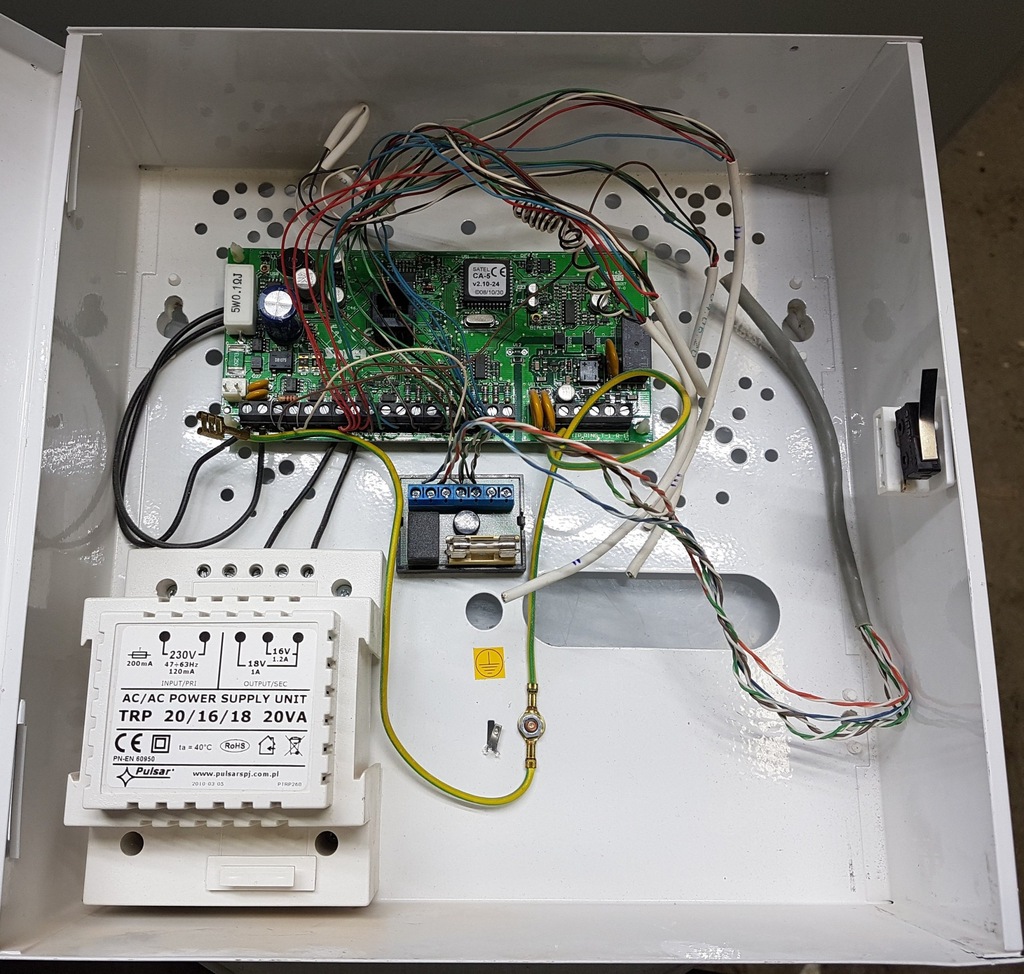 satel ca-5 v2.10-24 centrala alarmowa BCM skrzynka