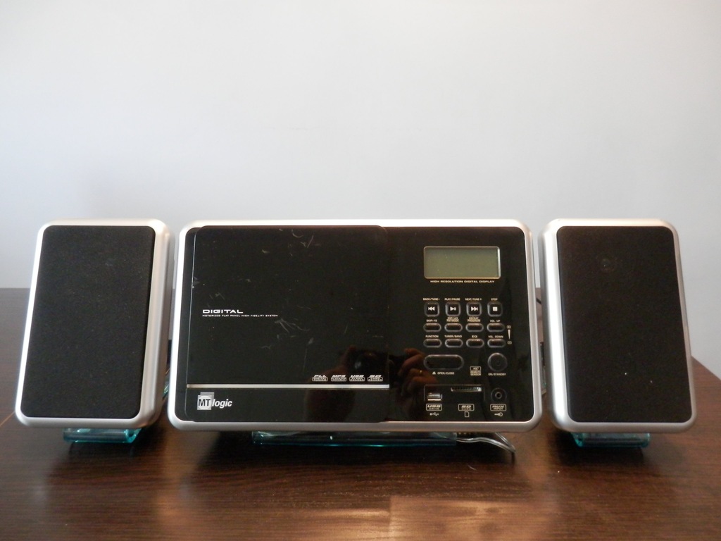 Wieża stereo MT-Logic TXCD-1532 uszkodzona