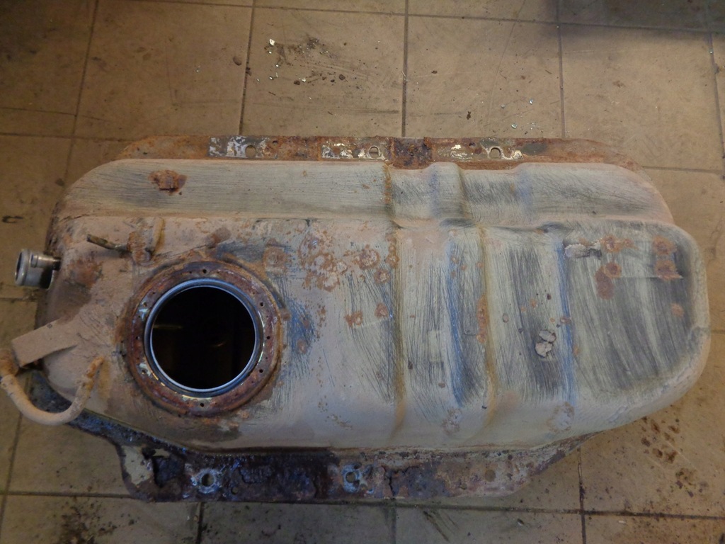 Zbiornik bak paliwa Ford Maverick 3D 95r 2.4