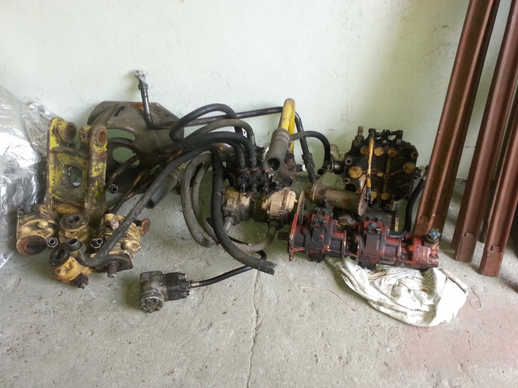 Koparka Waryński K-406, 408 części