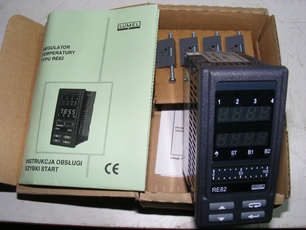 REGULATOR TEMPERATURY LUMEL RE82