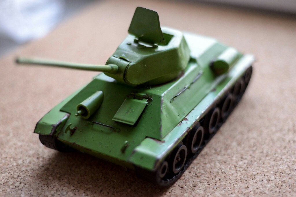 Blaszany czołg T-34 lata 70te PRL zabawka Unikat