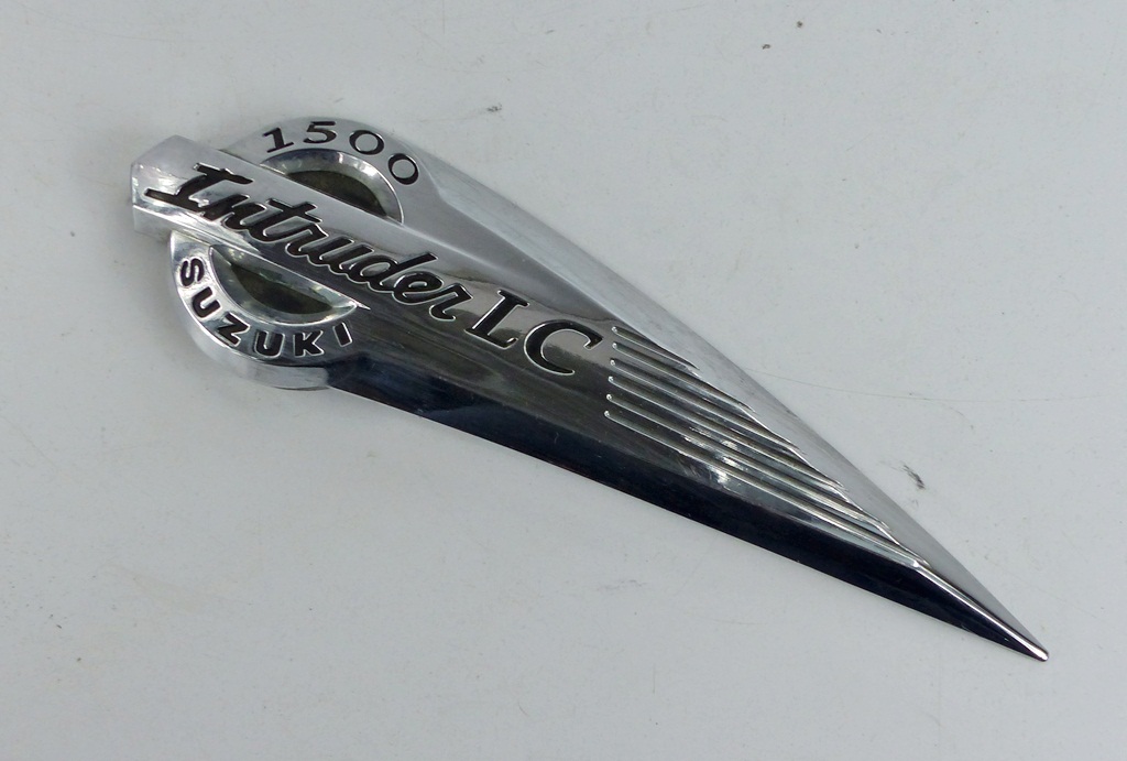 . EMBLEMAT LOGO CHROM org SUZUKI INTRUDER 1500 LC