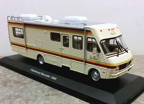 Fleetwood Bounder '85 wielki camper USA 1/43 NOWY!