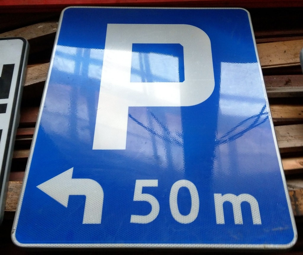 Znak drogowy informacyjny P (parking) 610 x 760 mm
