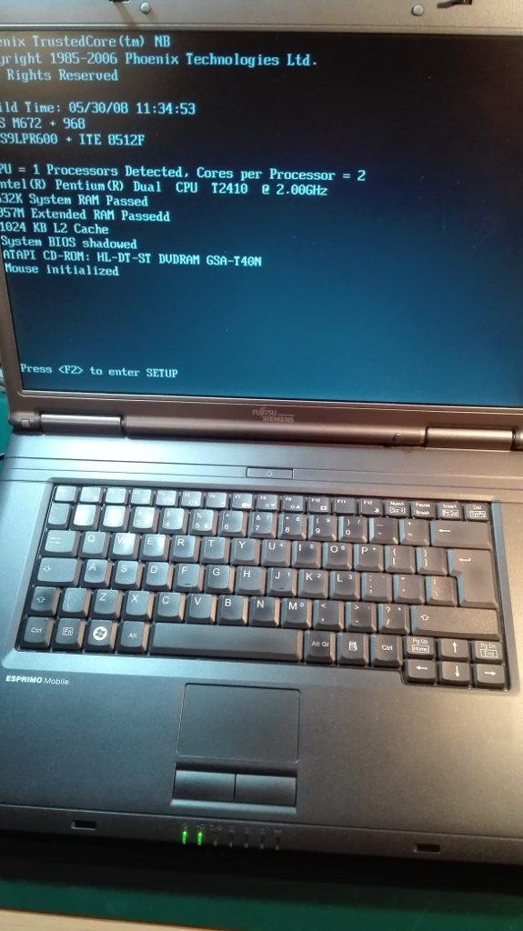 Fujitsu Siemens Esprimo Mobile V5535