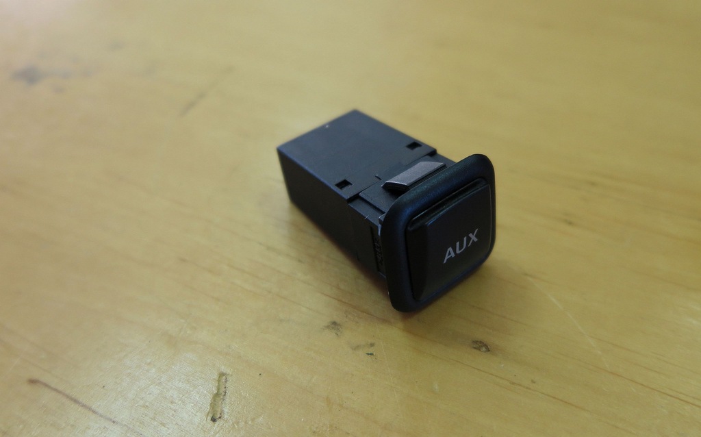 SEAT LEON 2 II wtyczka gniazdo AUX 6L0035475
