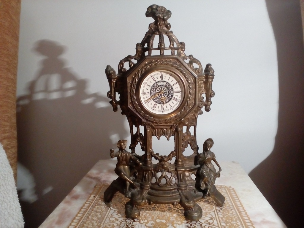 Piękny stary niemiecki zegar