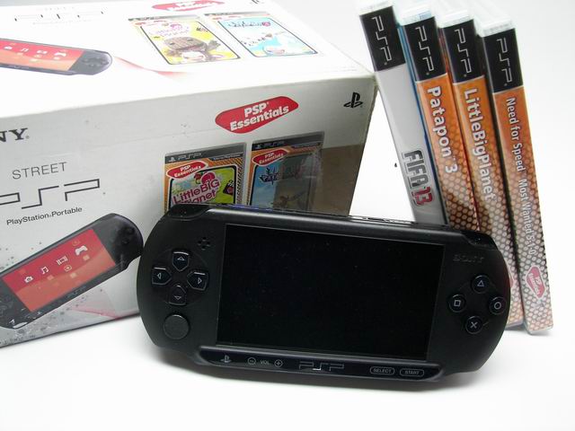 POPULARNA KONSOLA SONY PSP 1004 +4 ORYGINALNE GRY