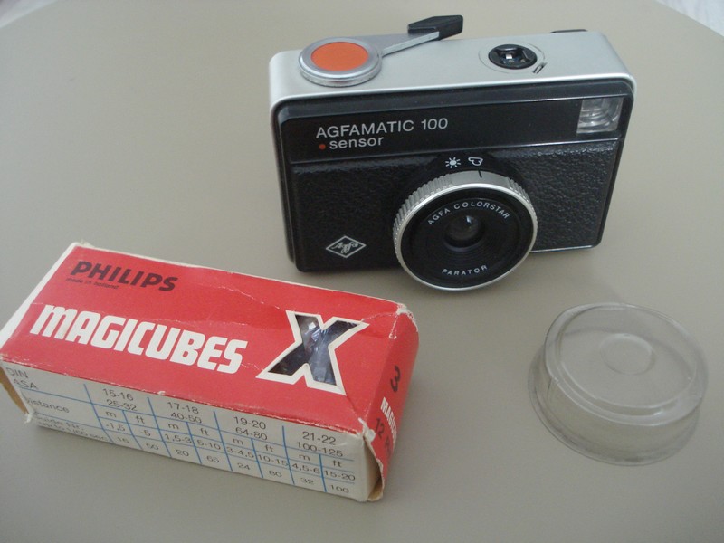 Aparat AGFA agfamatic 100 SENSOR lampy MAGICUBES