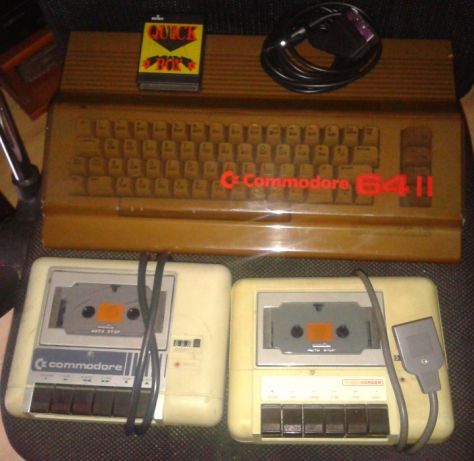 Commodore 64 + 2 x magnetofon + BB + kasety