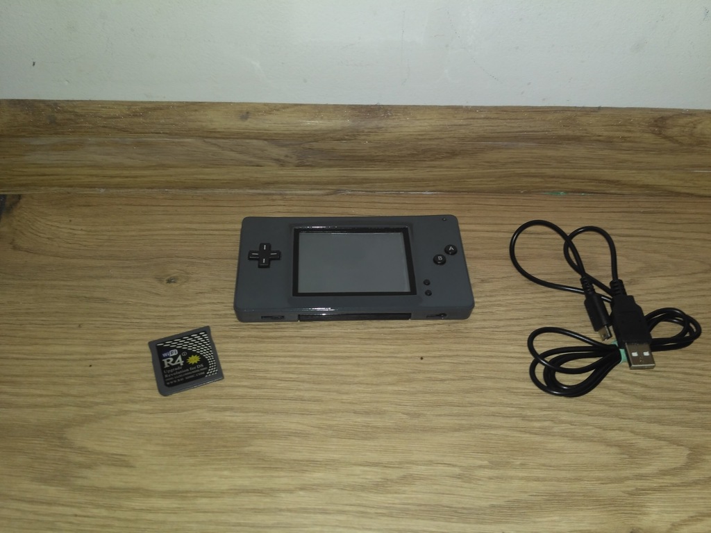 GAMEBOY MACRO Nintendo Game Boy Advance + R4i Wifi