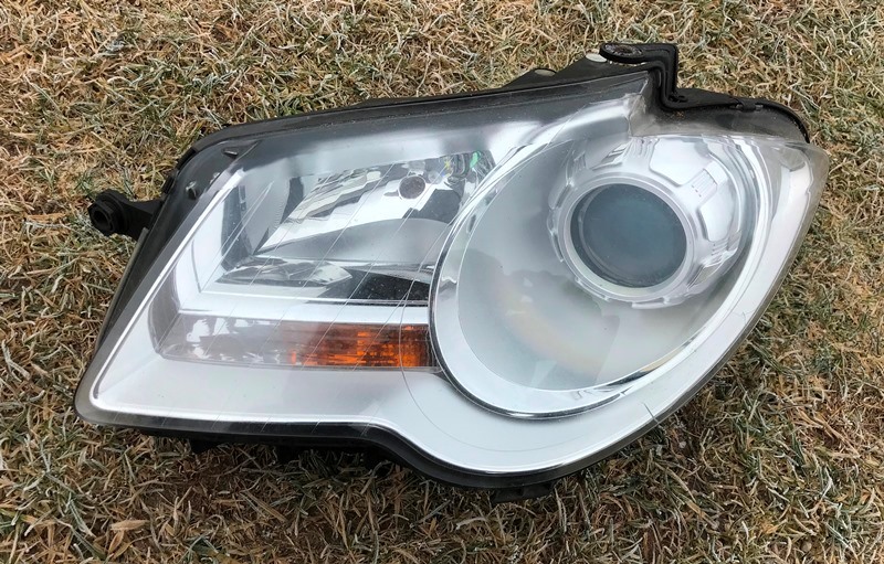 1T1 941 005 B Lampa Lewa VW Touran Lift Nie klejon