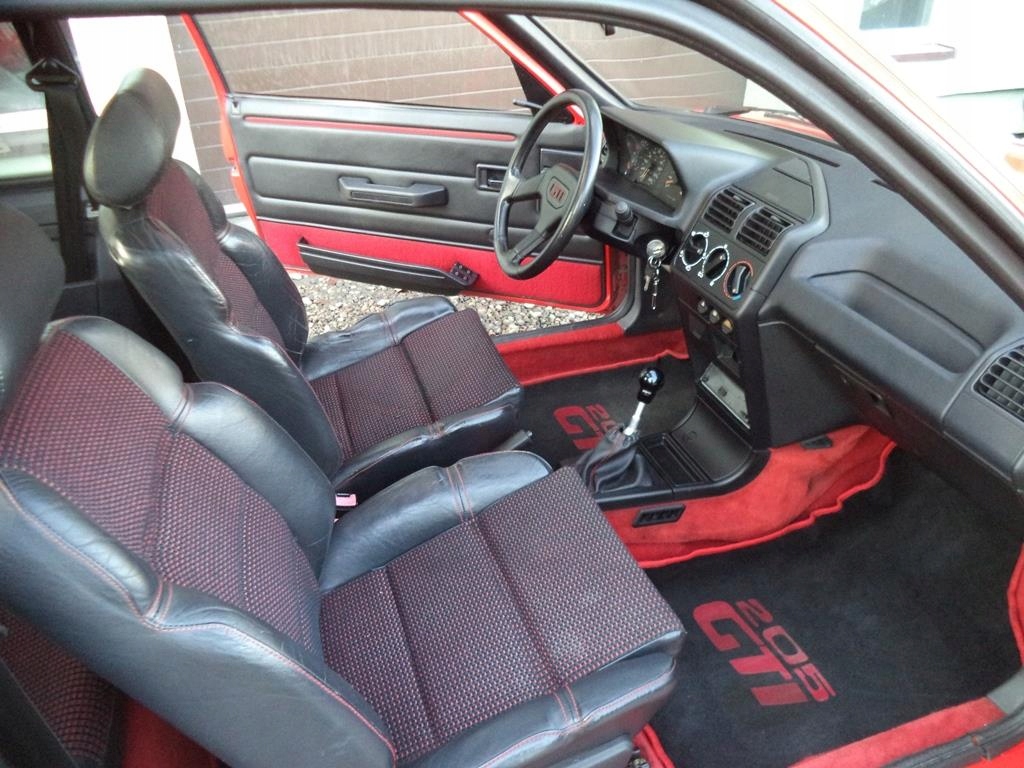 Peugeot 205 gti салон