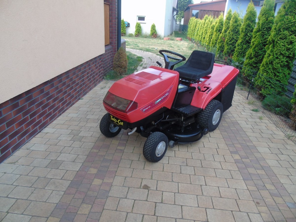 TRAKTOREK KUBOTA HUSQVARNA VIKING TWIN-CUT KOSZ