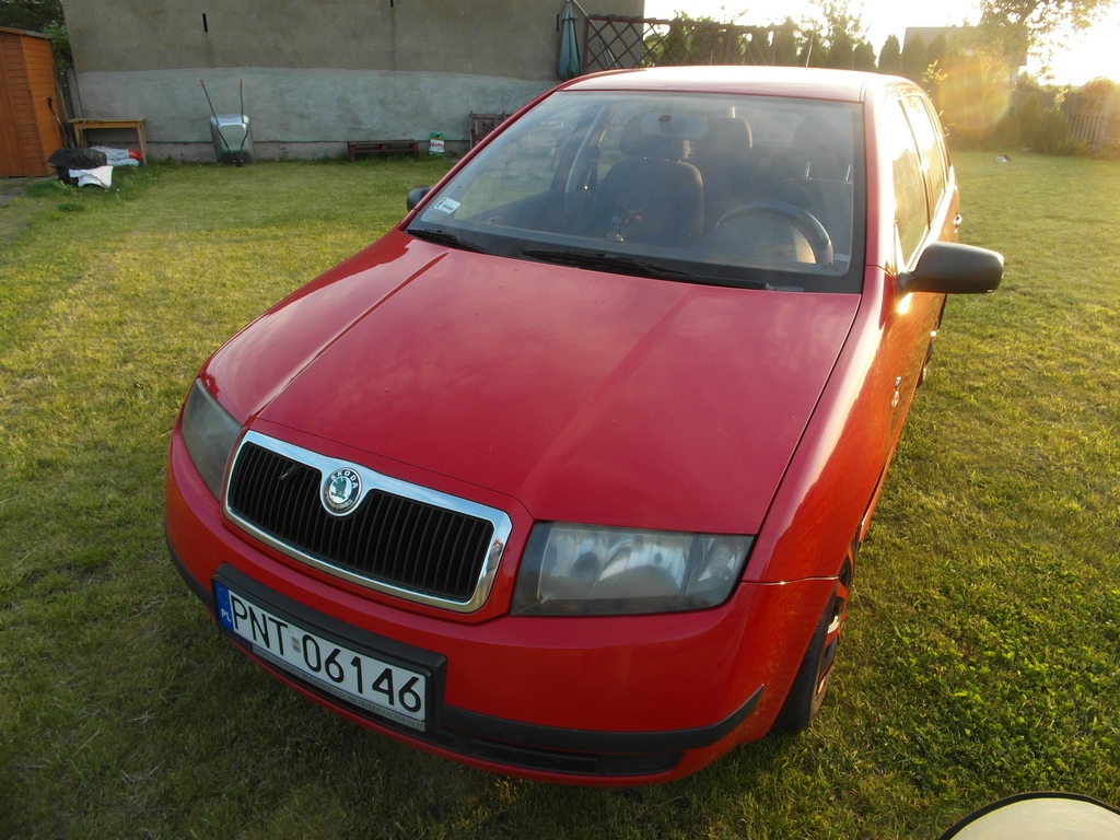 SKODA FABIA CZERWONA