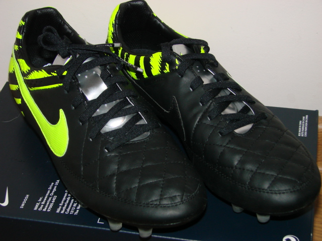 nike tiempo legacy id