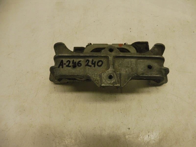 Poduszka silnika Mercedes A246 A246240