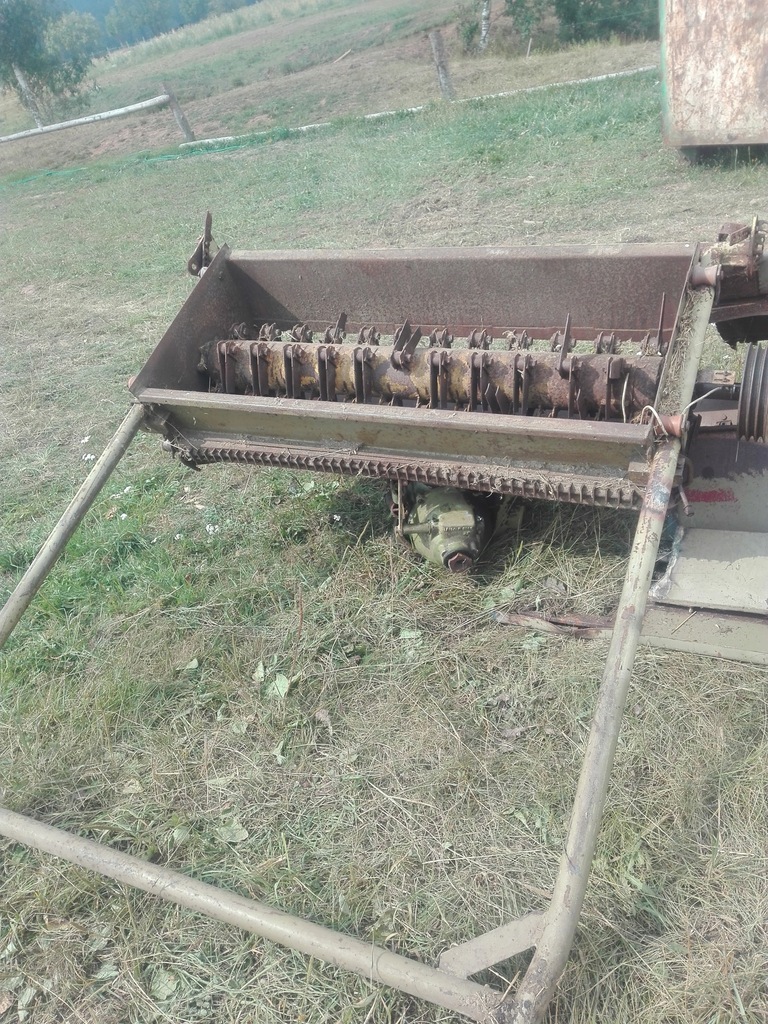 Sieczkarnia do słomy z rozbiórki kombajnu