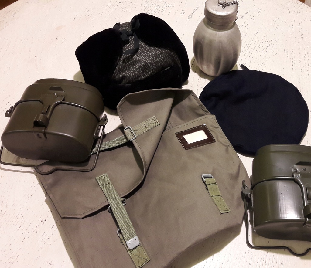 Menażka, manierka, torba wojskowa, beret, demobil