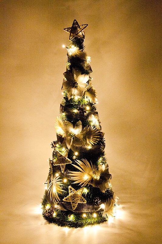 CHOINKA STOŻEK Z DEKORACJĄ GRATIS LED 60CM