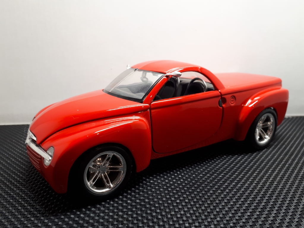 Maisto 2000 chevrolet ssr 2024 concept