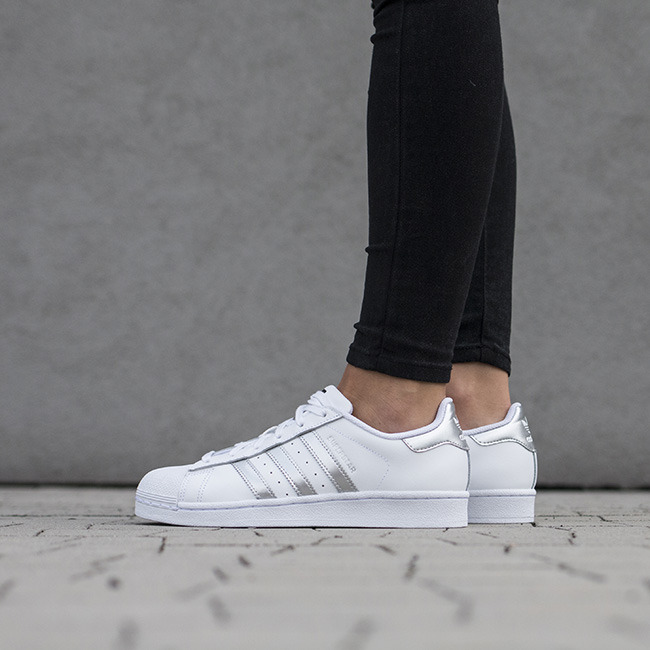 aq3091 adidas superstar