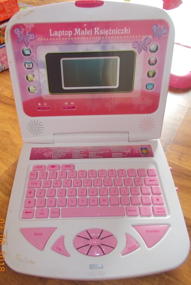 LAPTOP MAŁEJ KSIĘŻNICZKI, MĄDRA GŁÓWKA, SMILY