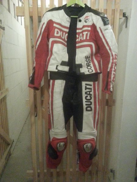 Kombinezon motocyklowy Ducati Corse z garbem