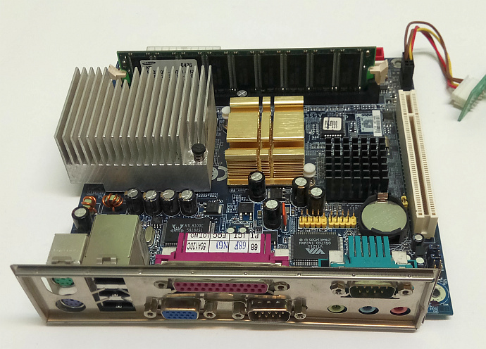 Mała płyta barebone GA-6VLE C3 800MHz, 1GB RAM