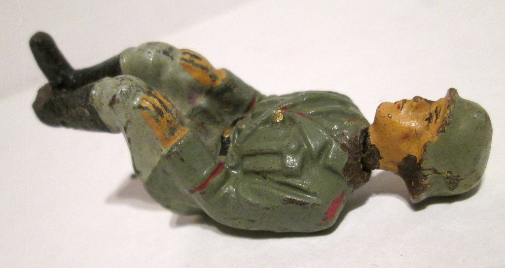 WOJAK NIEMIECKI siedzący do AUTA II WOJNA l. 30/40