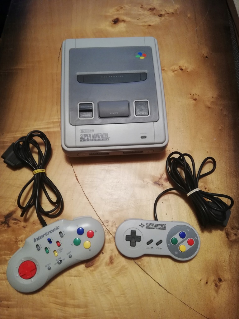 SUPER NINTENDO SNES + 2 PADY !!!!!
