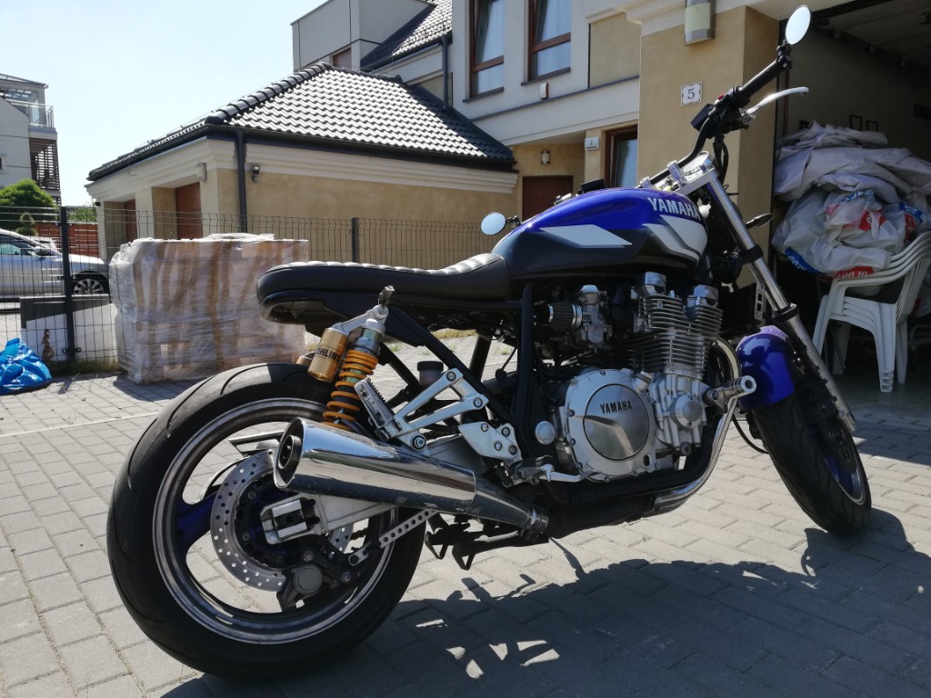 Yamaha XJR 1300 cafe racer